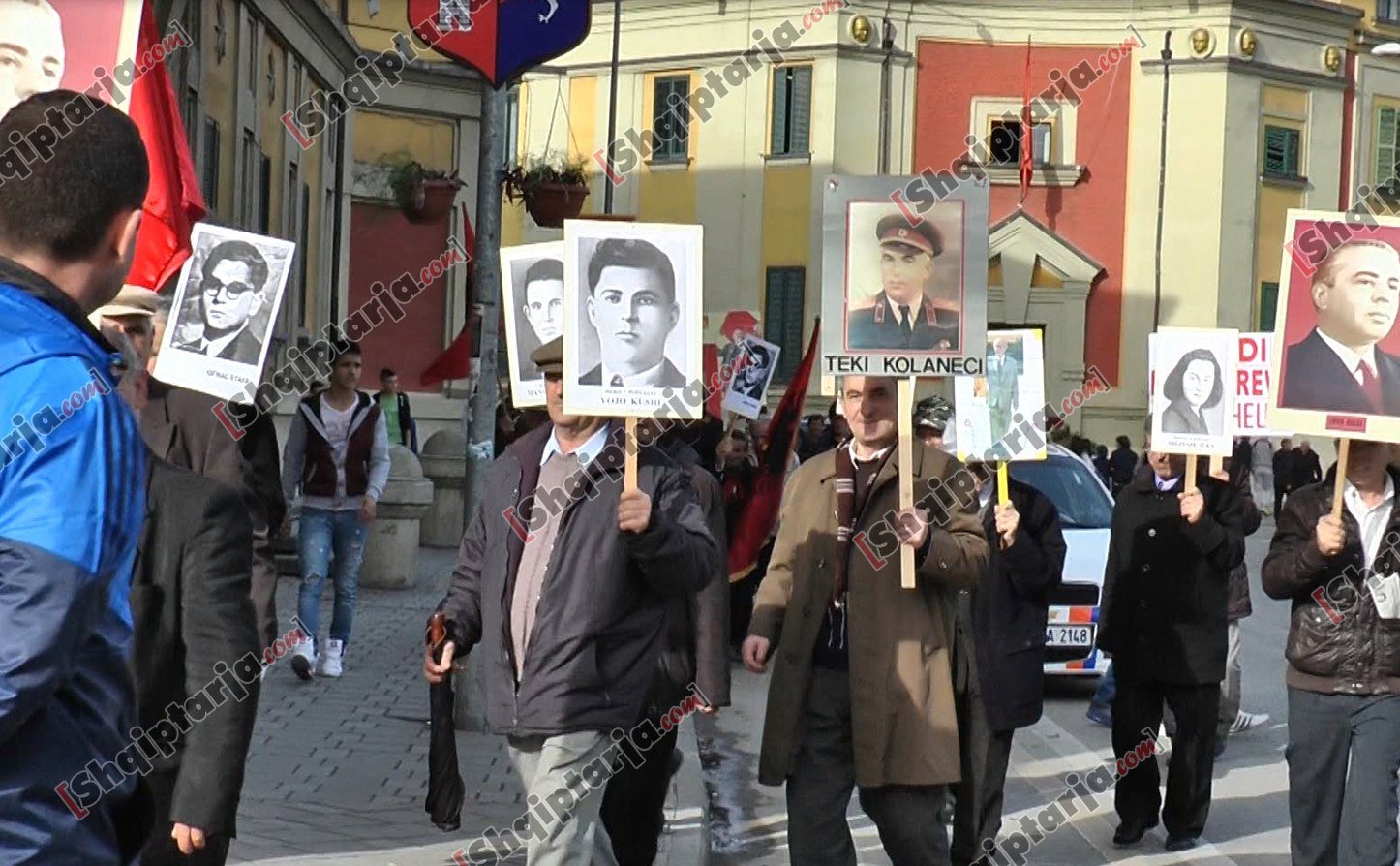 fotot e enver hoxhes me logo