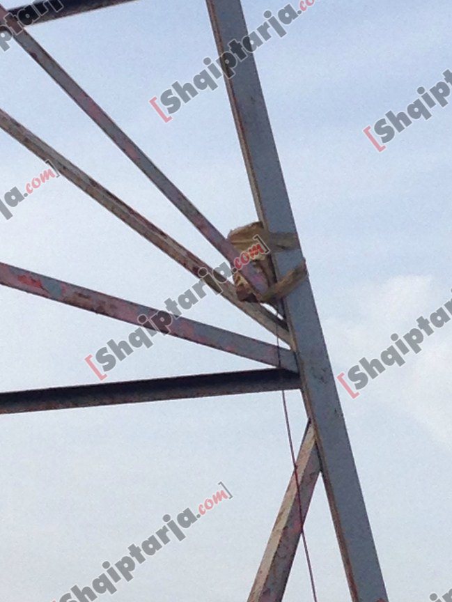 eksplozivi ne fushe kruje me logo