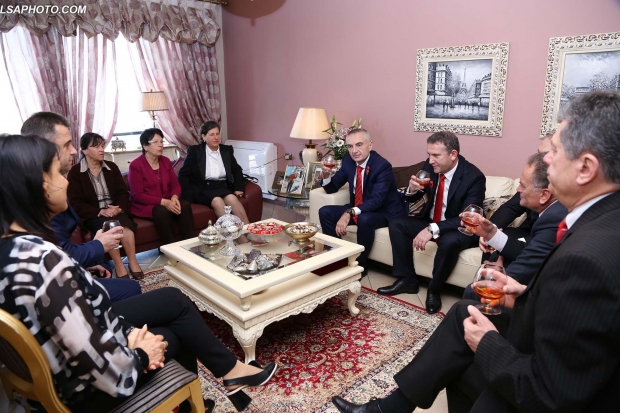 meta vellezerit huta