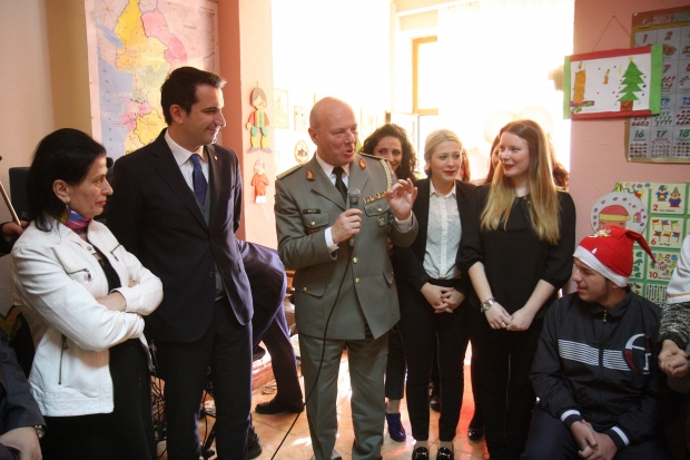 veliaj bazo dhurata femijet me aftesi te kufizuar 