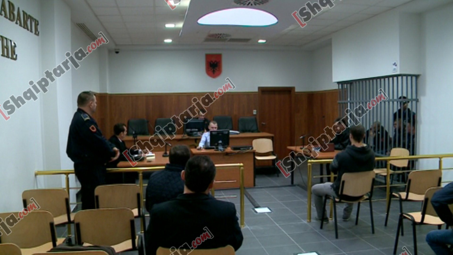 babagjyshet ne gjykate