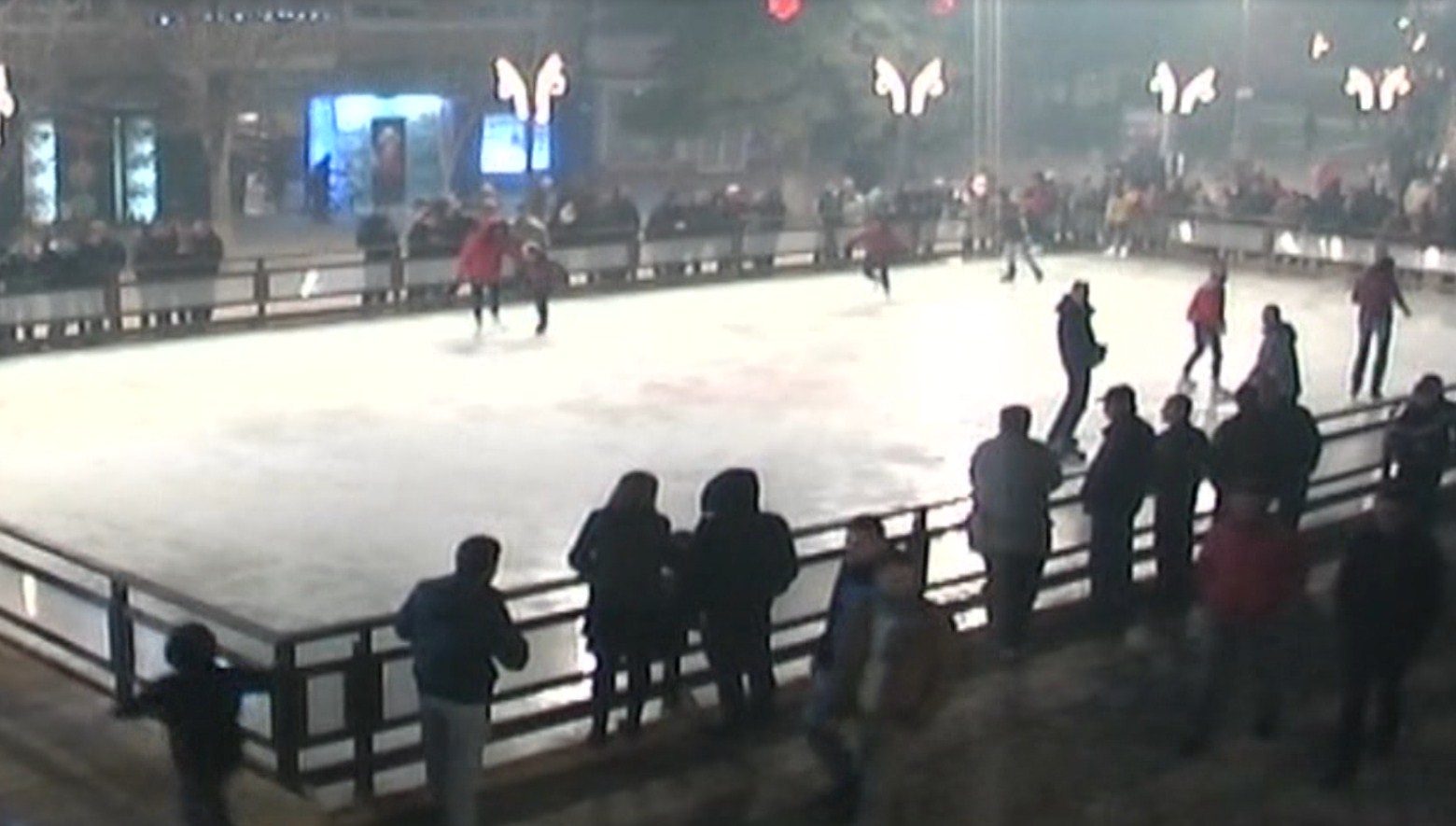 korce pista e akullit