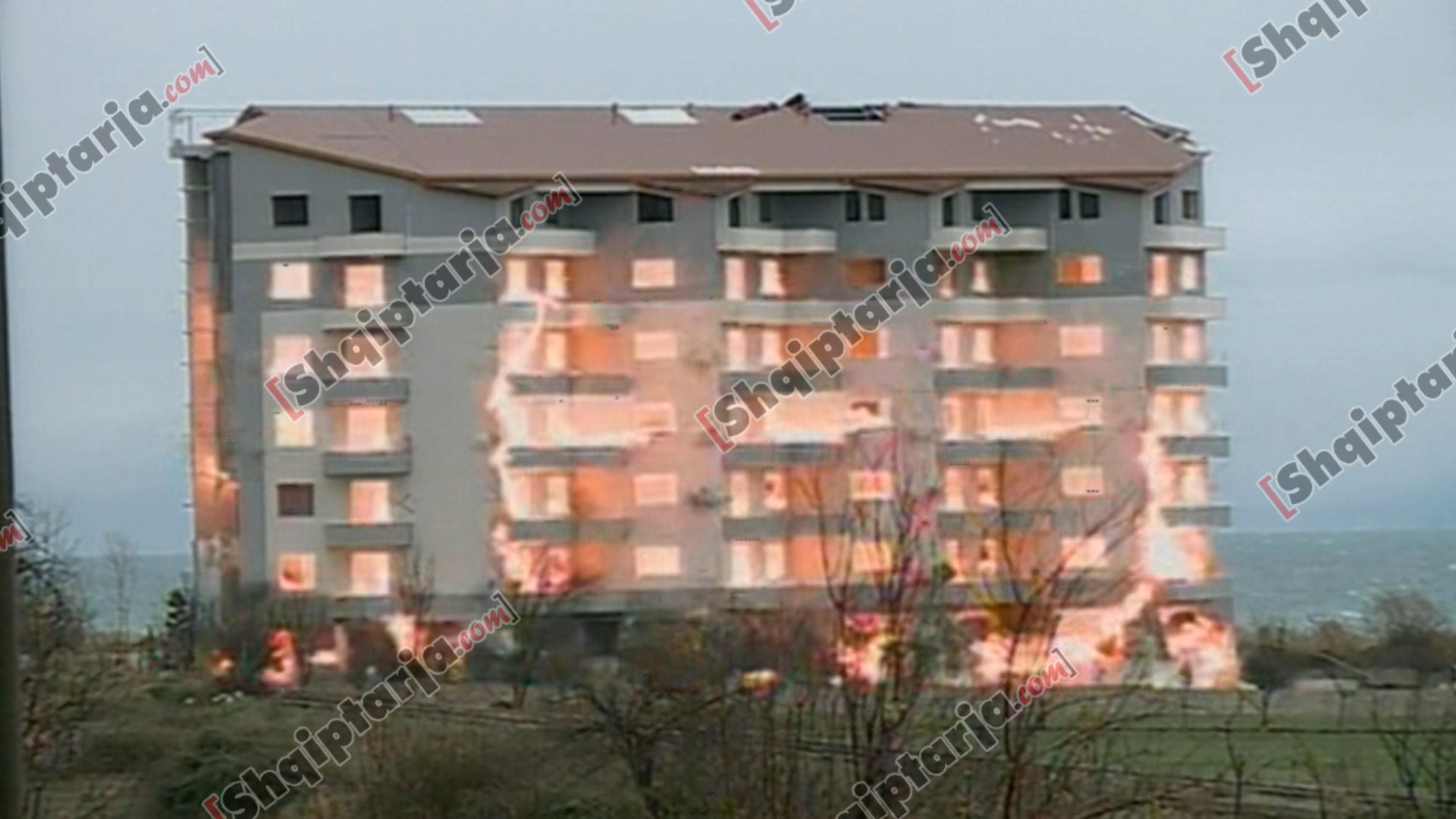 pallati pogradec me logo