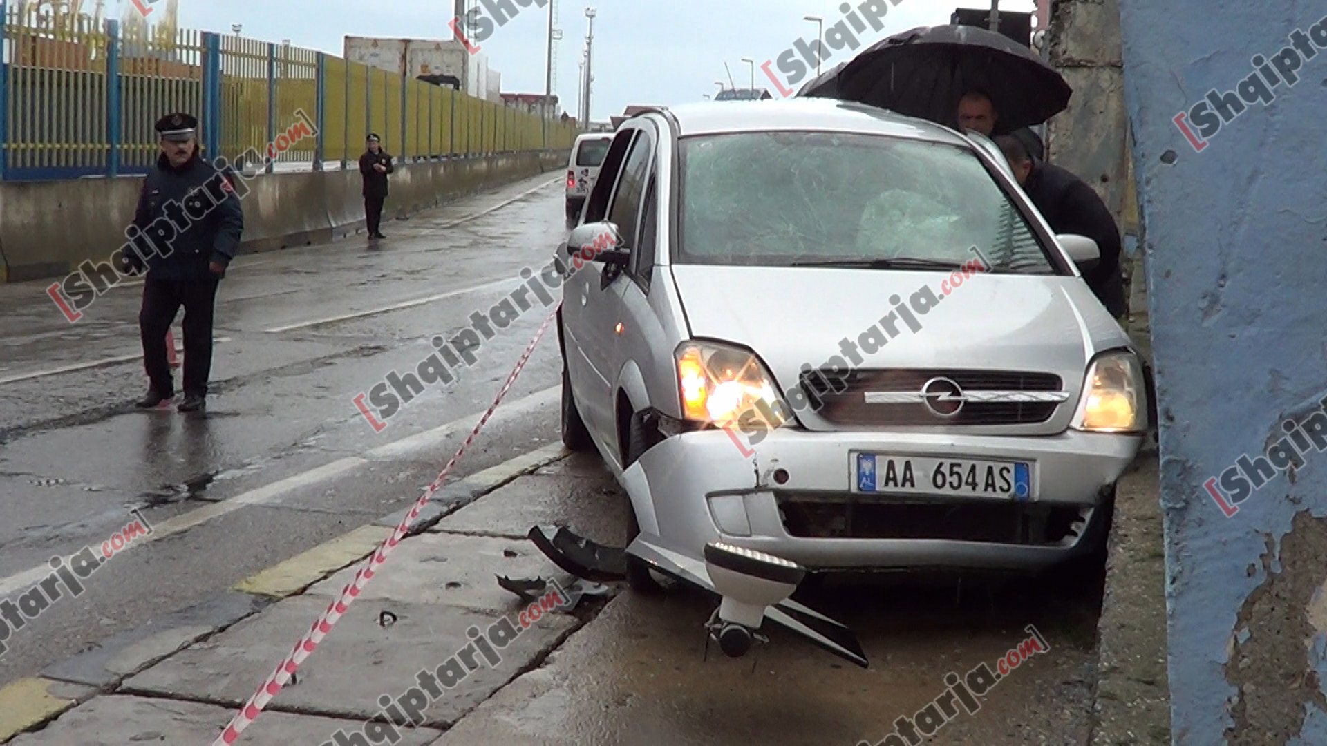 makina me tritol e arben sulos