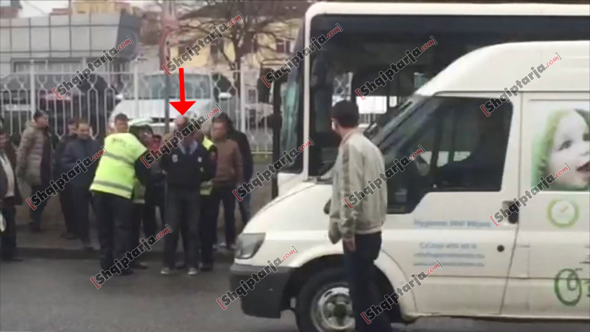 shoferi i dehur me logo