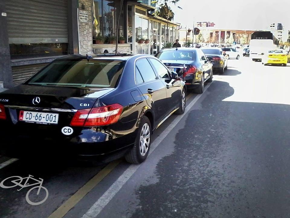 makina e ambasadorit