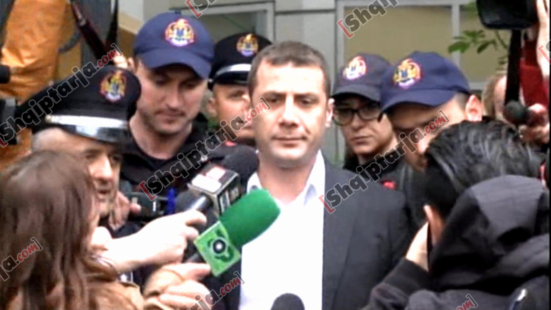 del frroku nga gjykata