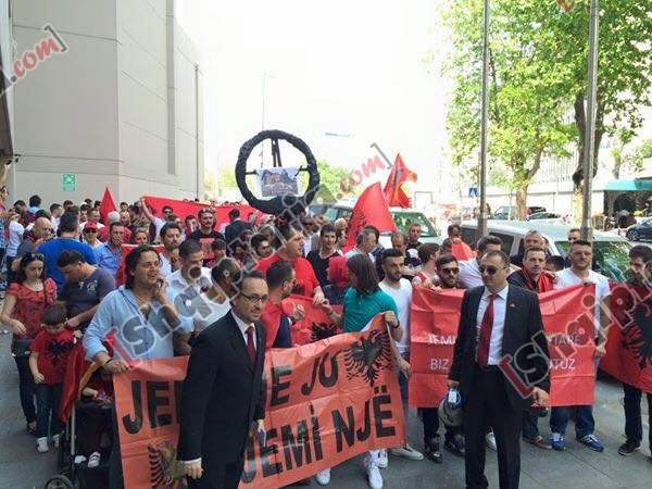 Turqi protesta paralele kundër pushtetit Gruevski