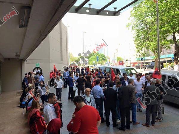 Turqi protesta paralele kundër pushtetit Gruevski