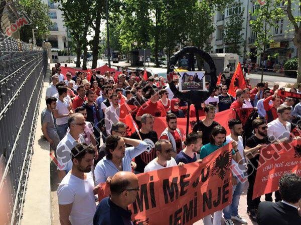 Turqi protesta paralele kundër pushtetit Gruevski
