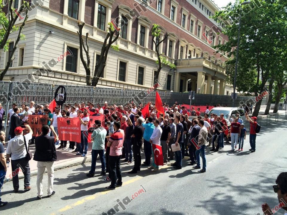 Turqi protesta paralele kundër pushtetit Gruevski