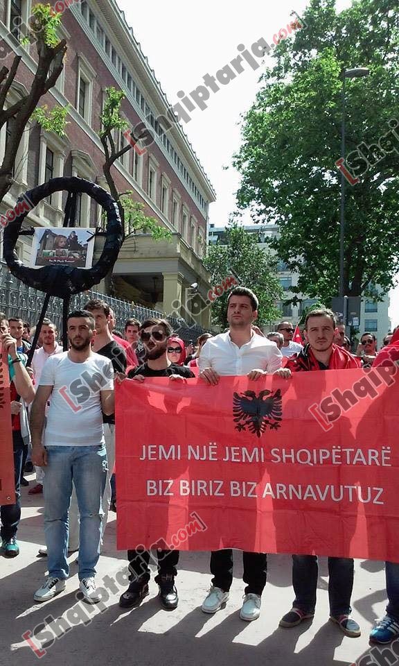 Turqi protesta paralele kundër pushtetit Gruevski