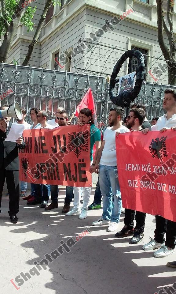 Turqi protesta paralele kundër pushtetit Gruevski