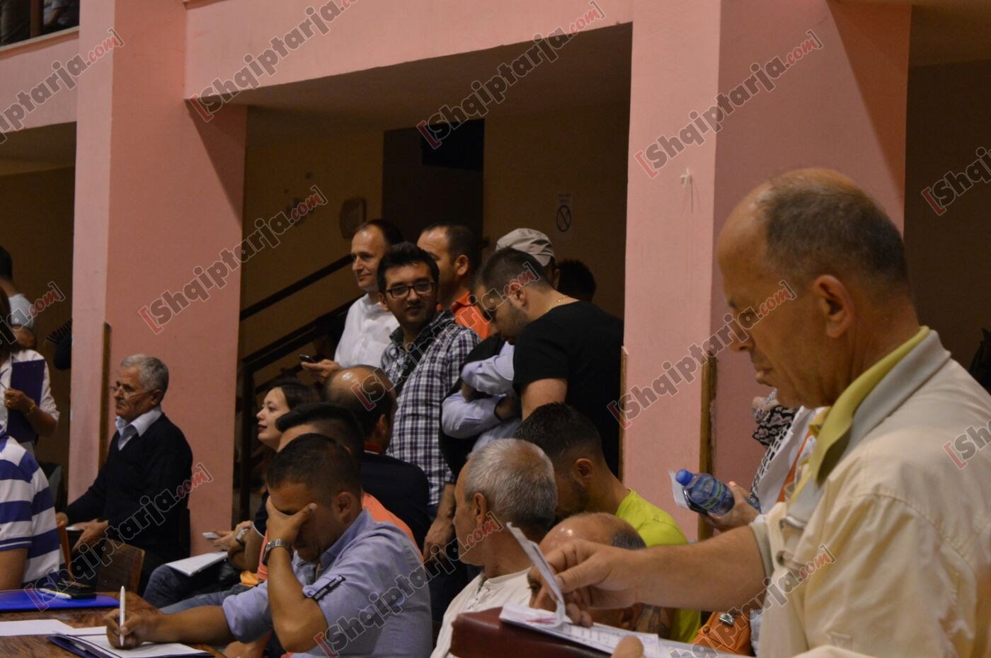 shkolla kuqe numerimi me logo