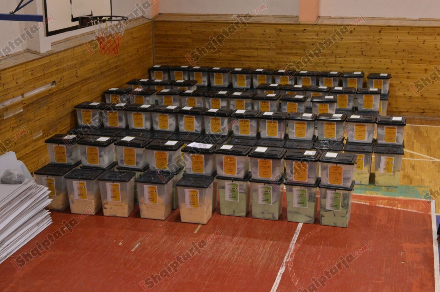 shkolla kuqe numerimi me logo