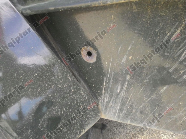 plumbi ne blind me logo