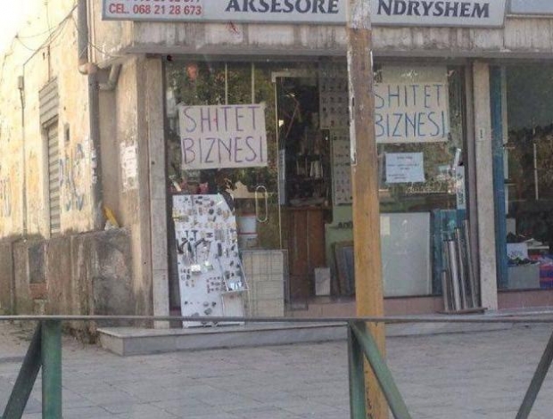 dyqane mbyllur qepena 