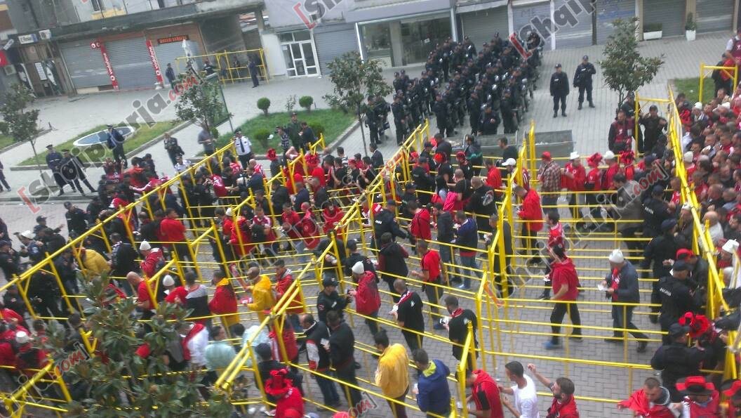 fillon hyrja e tifozeve