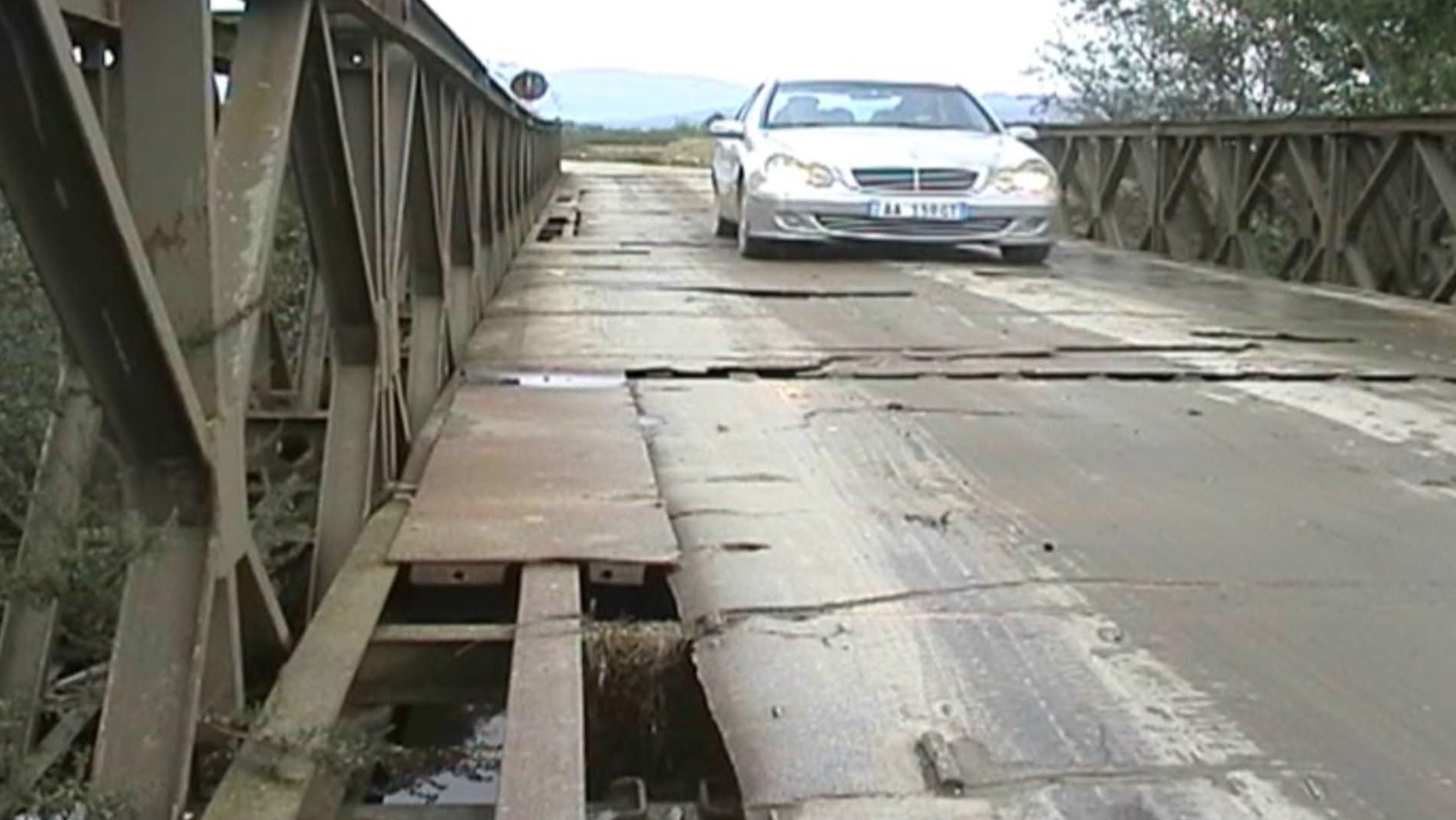 ura mbi lumin gjanica