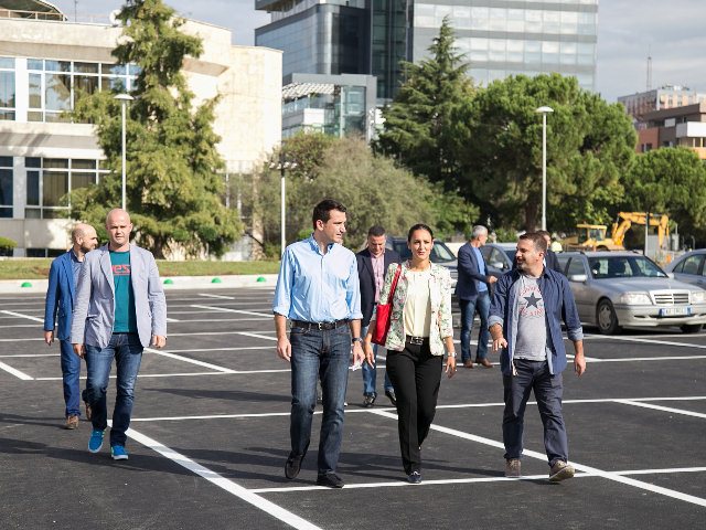 veliaj parkimi sheshi italia