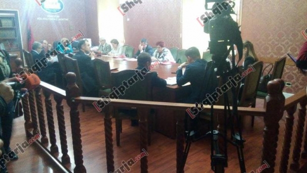 arta dade gardhi i deputeteve