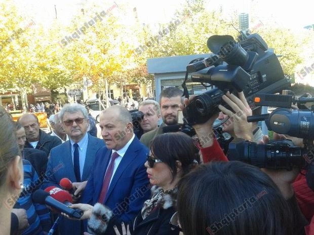 protesta para parlamentit