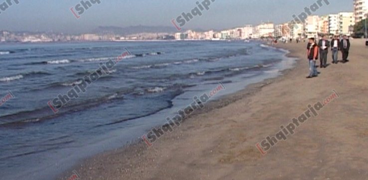 pastrimi i plazhit nafta