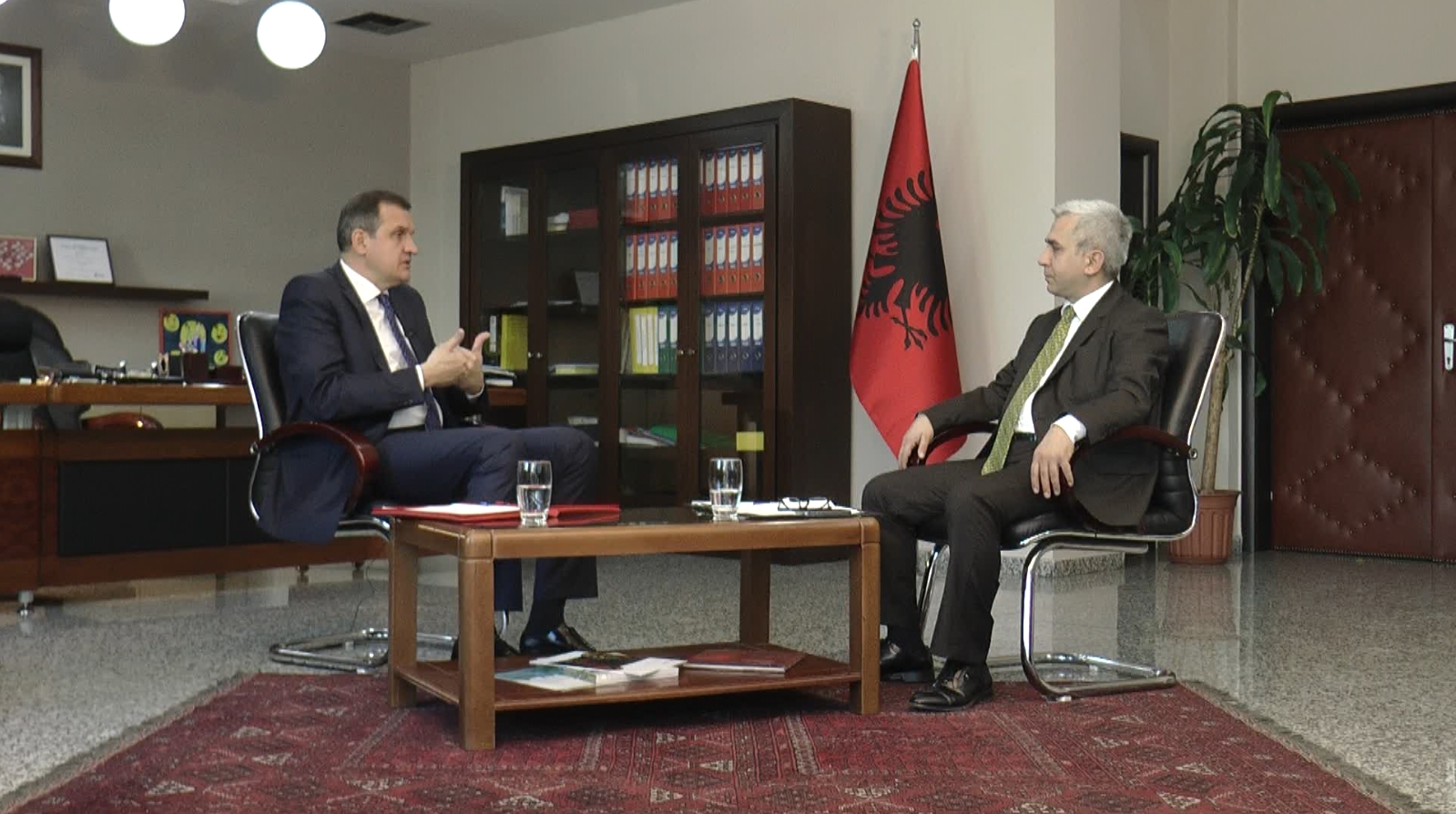 ilir beqja ne 5 pyetje