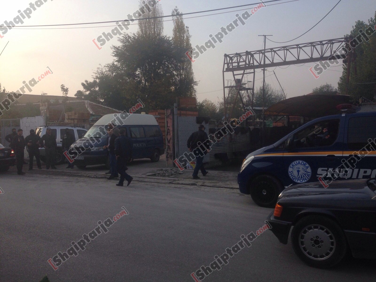 kapet ninaj ne shkoze me logo