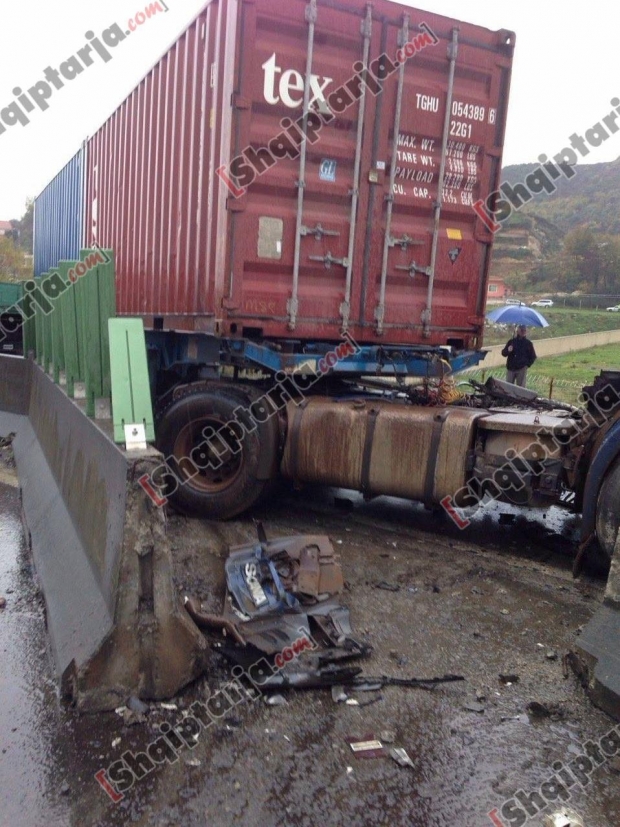 aksidenti trajler me logo