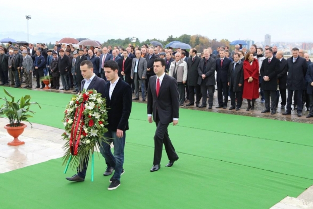 basha te varrezat e deshmoreve