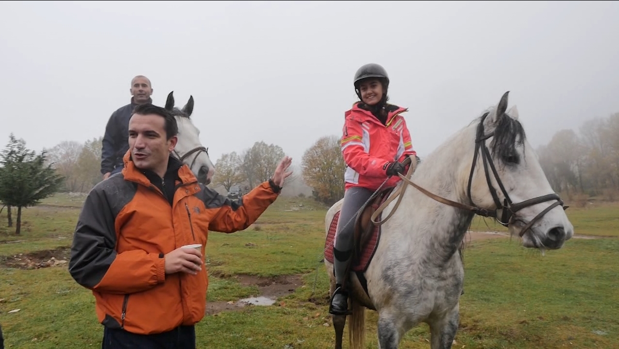 (Kryebashkiaku Veliaj gjatë aktiviteteve në Dajt)