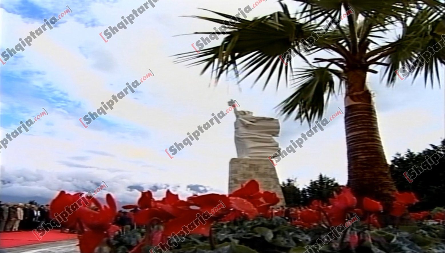 monumenti nene shqiperi