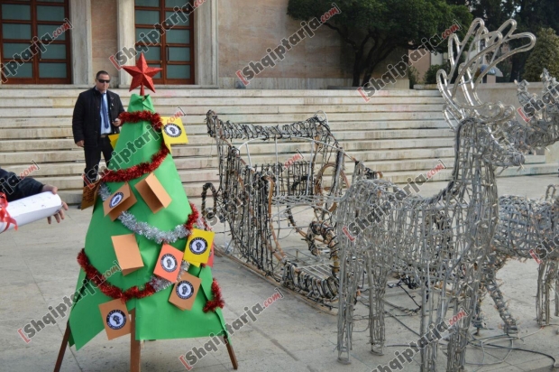 protesta e studenteve me logo 