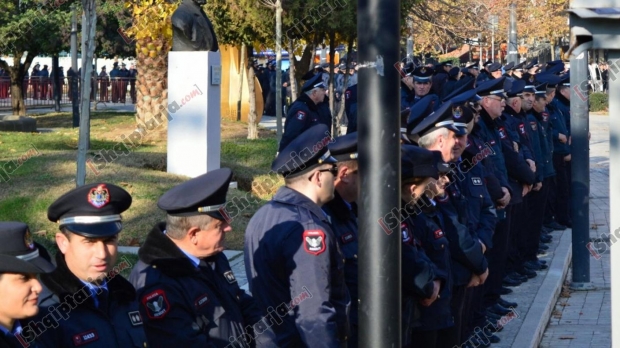 protesta masat policia