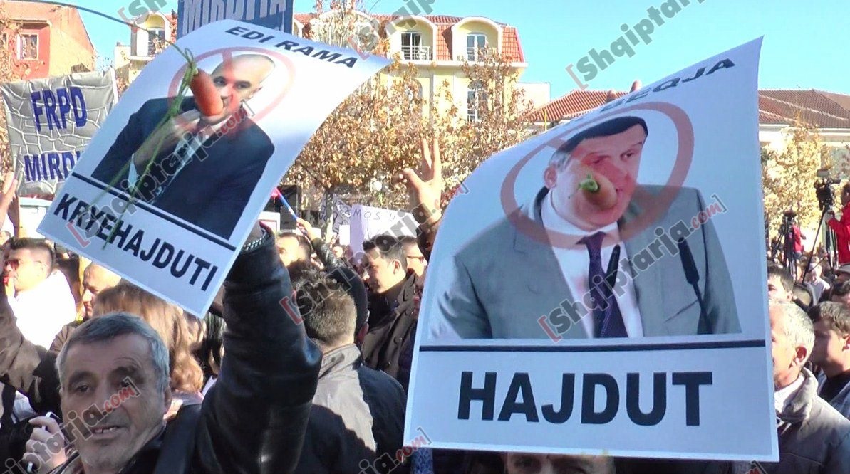 protesta e pd me logo