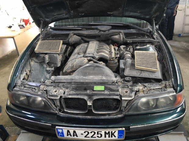 Rreth 15 kg lëndë narkotike kanabis fshehur në një automjet