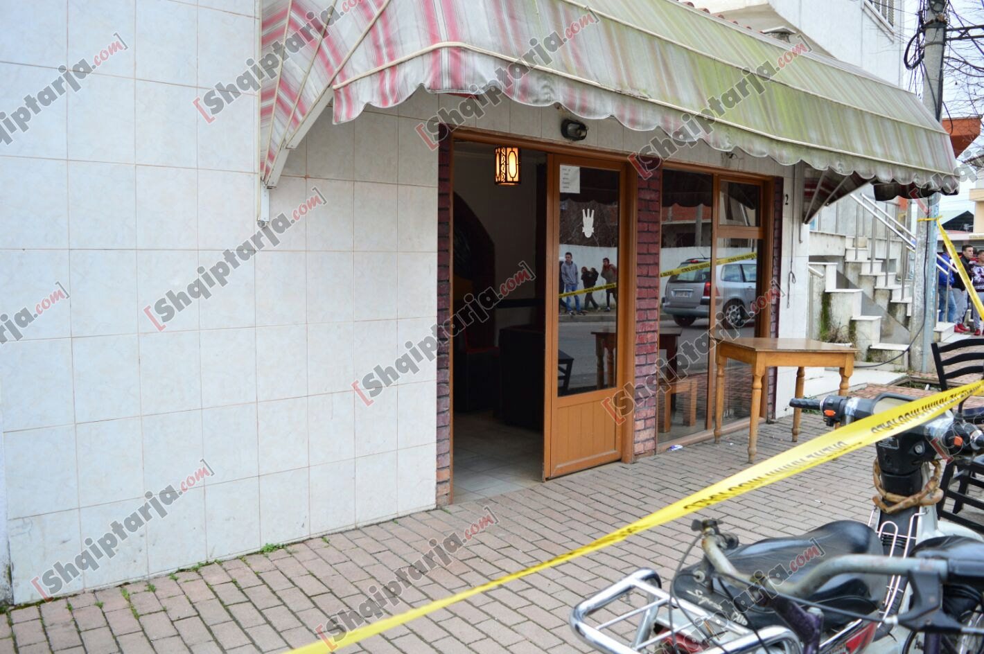 Lokali ku u gjend pengu Ylber kera