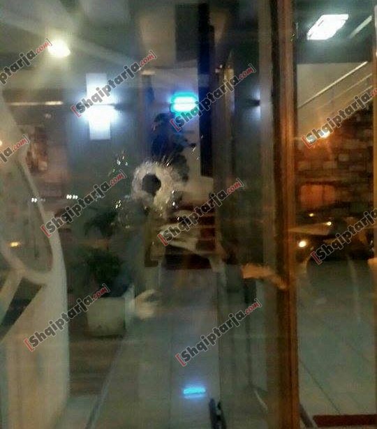 lokali rruga kavajes me arme