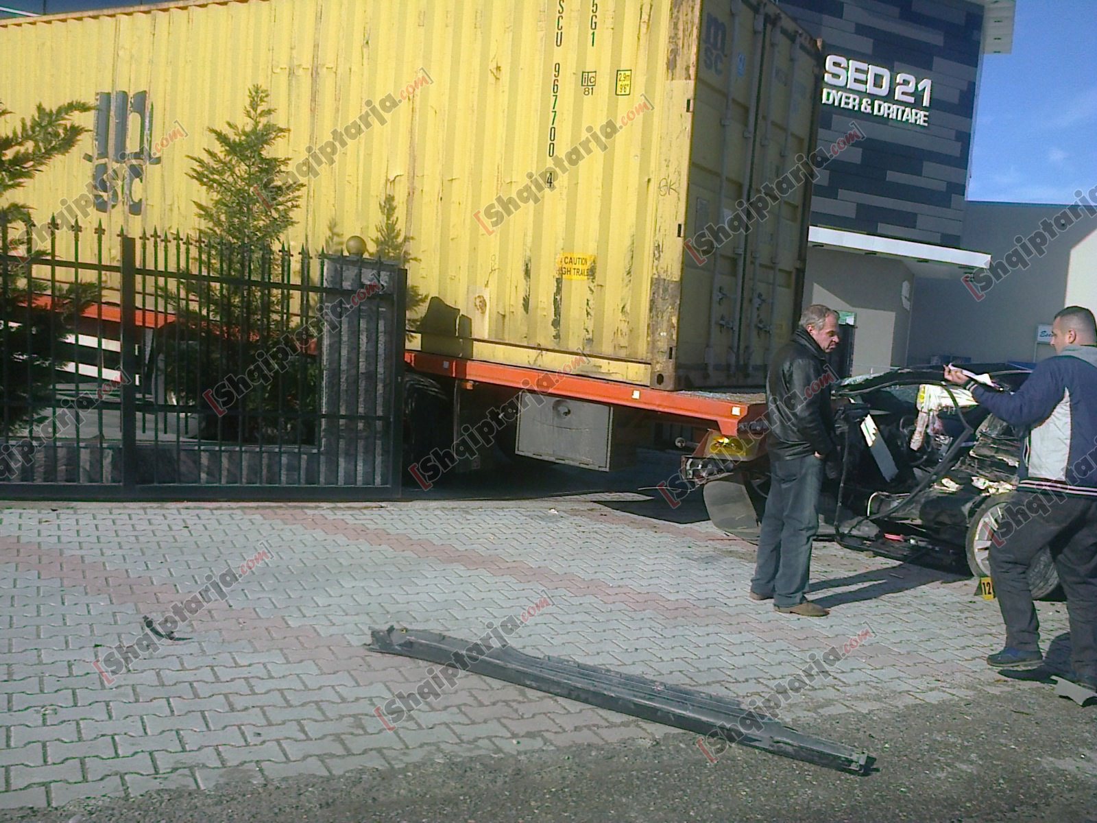 aksident durres me logo