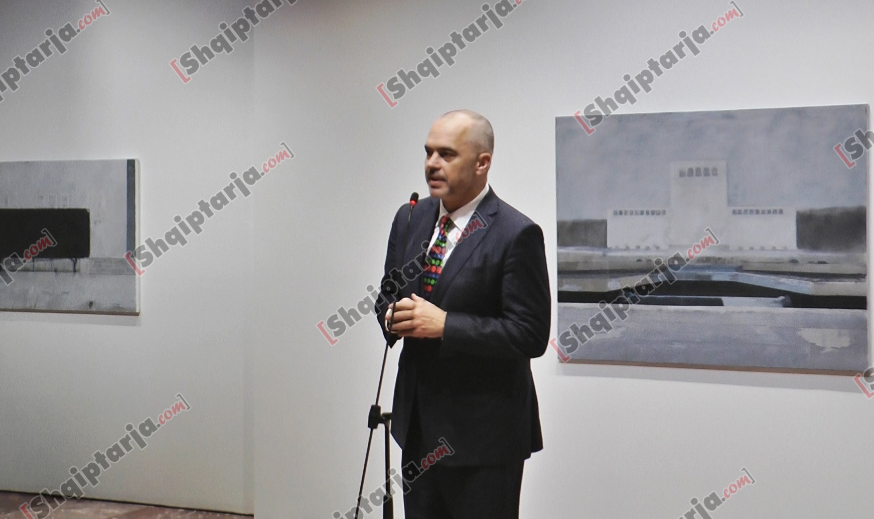 ekspozita edi hila. rama