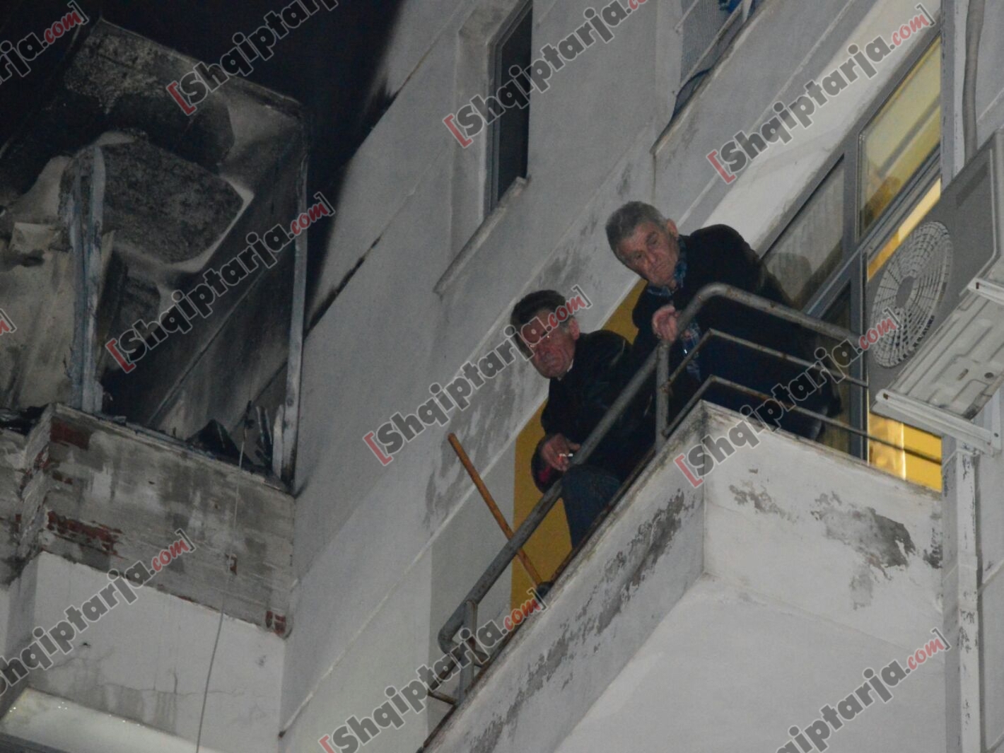 zjarri unaza e re brenda baneses