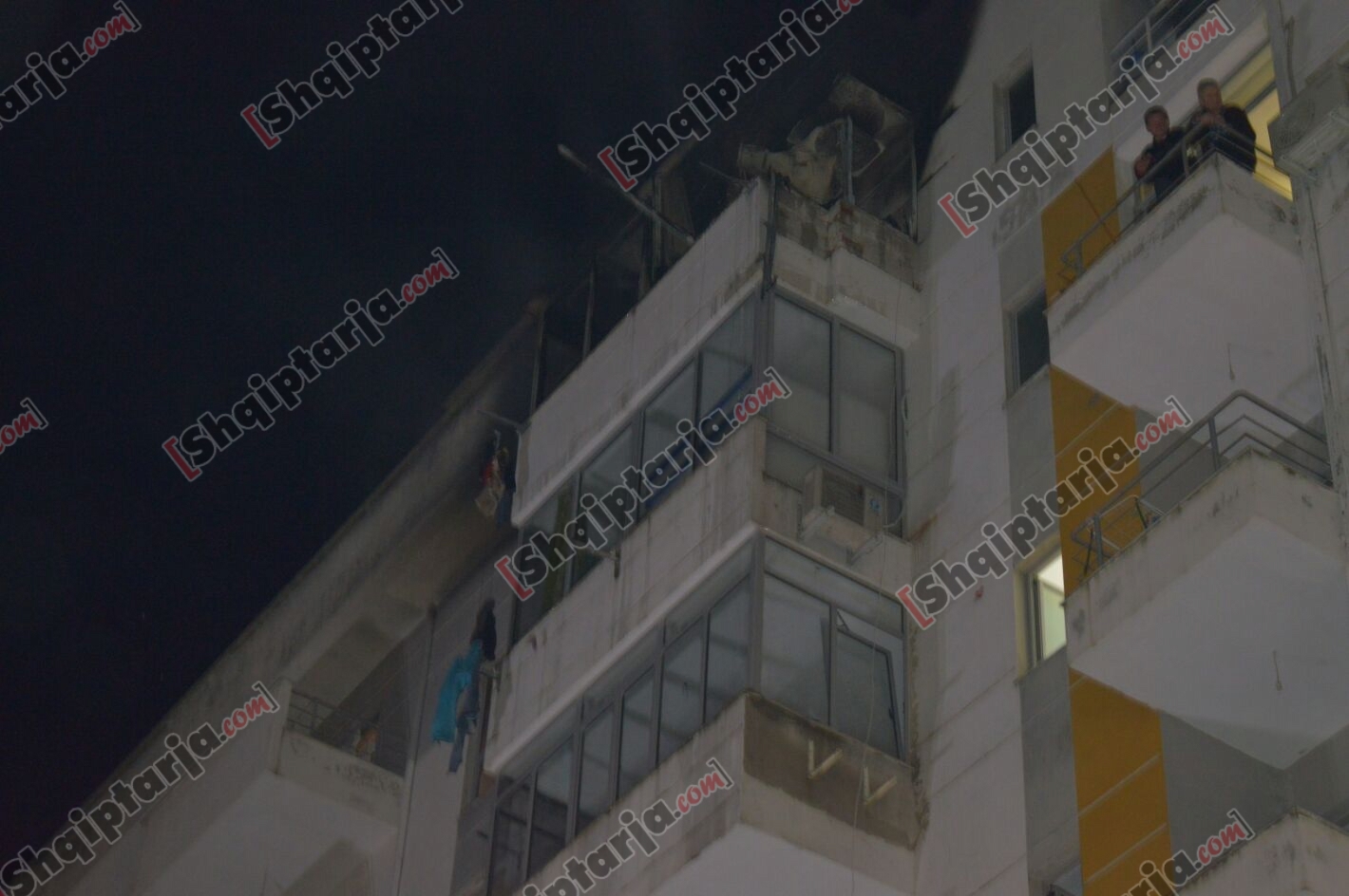 zjarri unaza e re brenda baneses