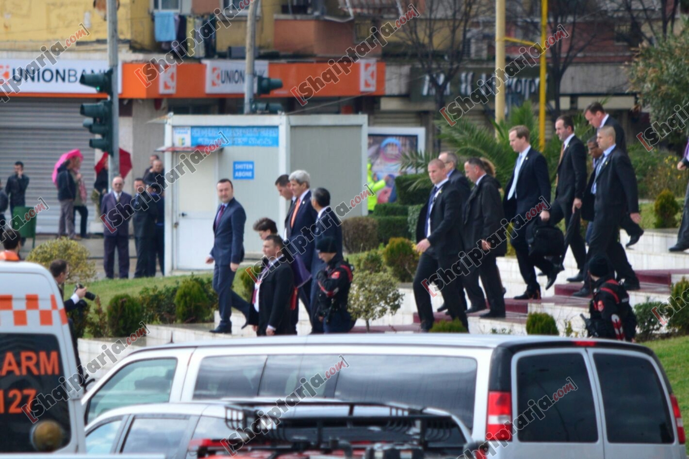 kerry largohet nga muzeu