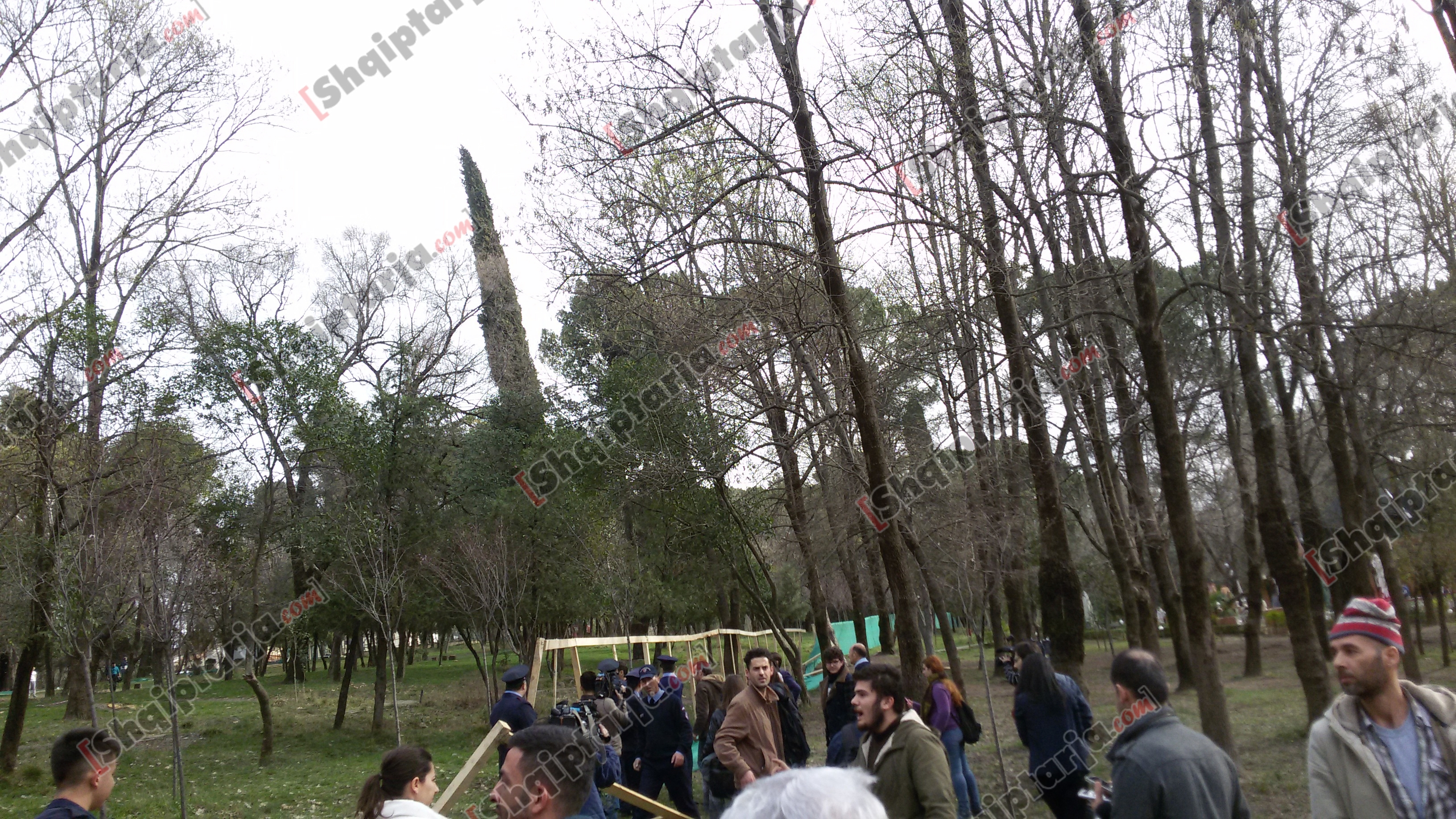 parku te liqeni proteste