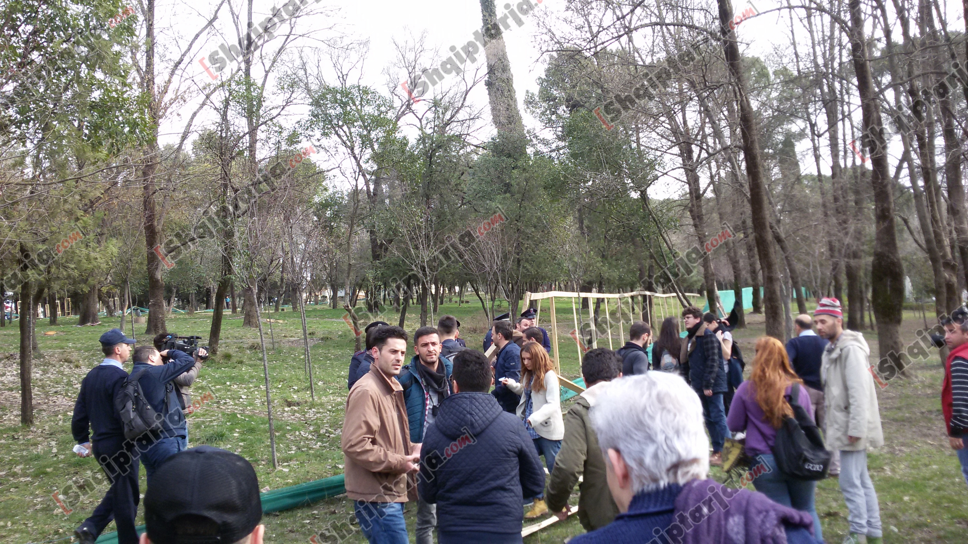parku te liqeni proteste