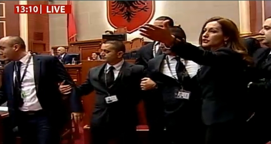 parlament votimi rrethimi