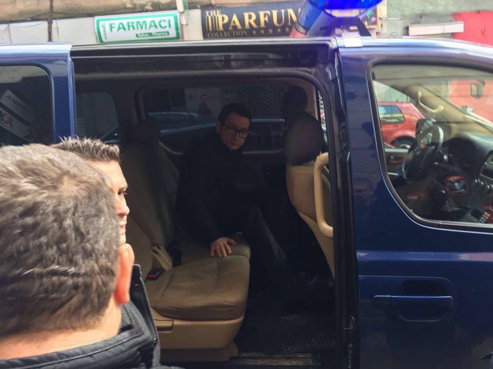 spahiu shoqerohet nga policia