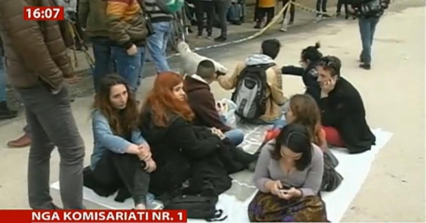 shoqeria civile tek komisariati 1