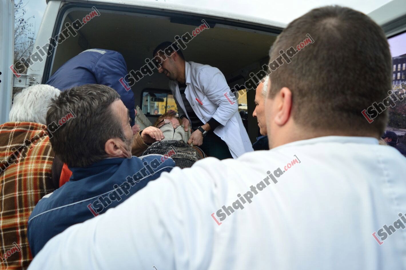 protesta te treni bulevardi ri shpronsimet bashkia